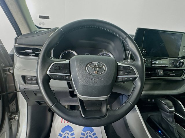 Vehicle image 11 of 31