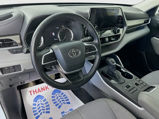 Vehicle image 9 of 31