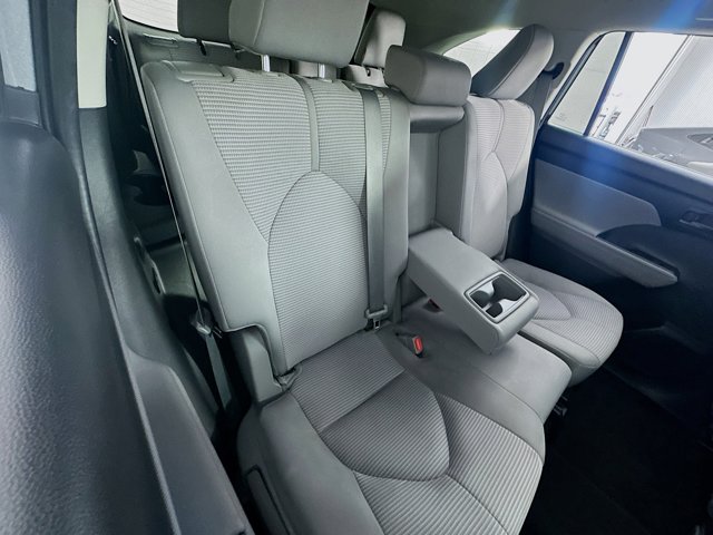 Vehicle image 26 of 31