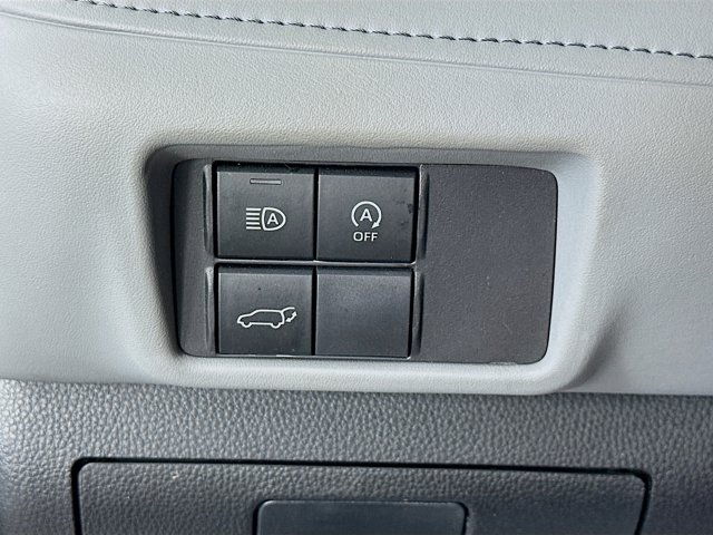 Vehicle image 10 of 31