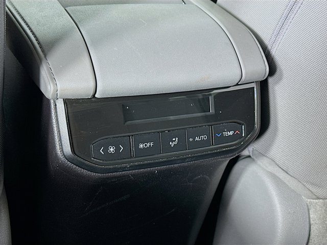 Vehicle image 23 of 31