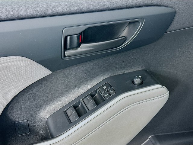 Vehicle image 17 of 31