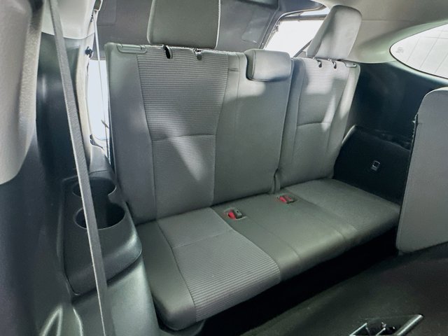 Vehicle image 25 of 31
