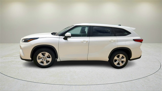Vehicle image 8 of 34