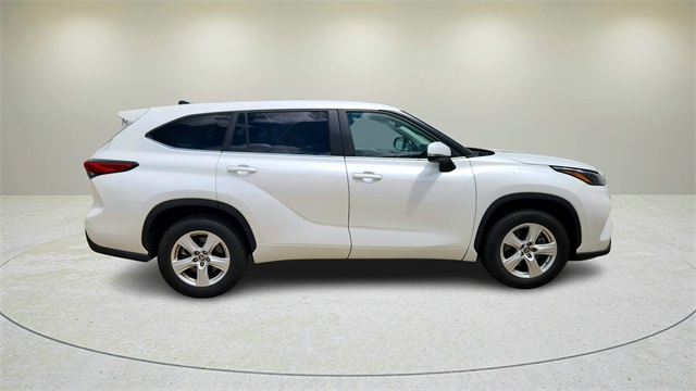 Vehicle image 4 of 34