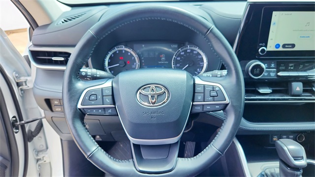 Vehicle image 13 of 34