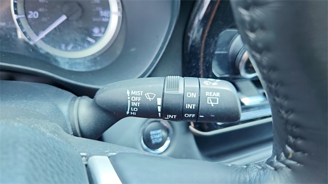 Vehicle image 31 of 34