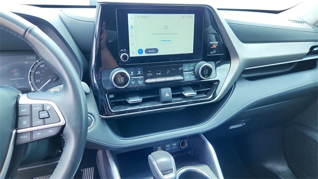 Vehicle image 16 of 34