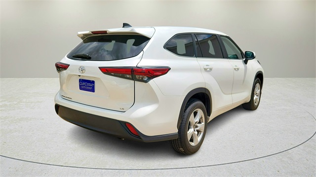 Vehicle image 5 of 34