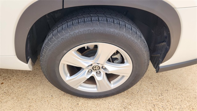 Vehicle image 27 of 34