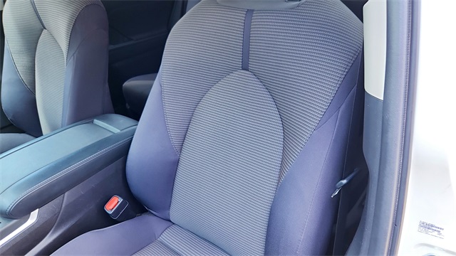 Vehicle image 10 of 34