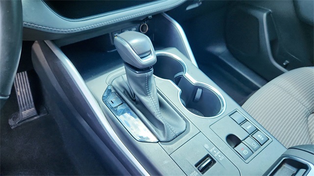 Vehicle image 14 of 34