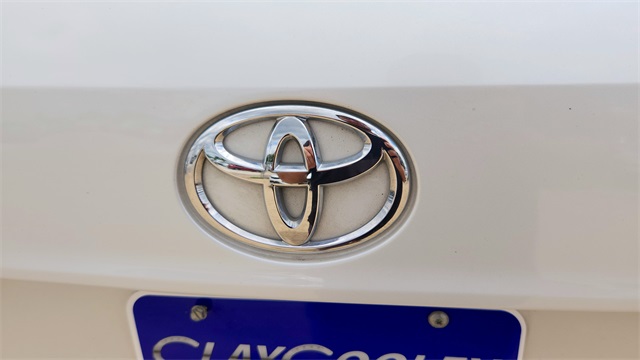 Vehicle image 24 of 34