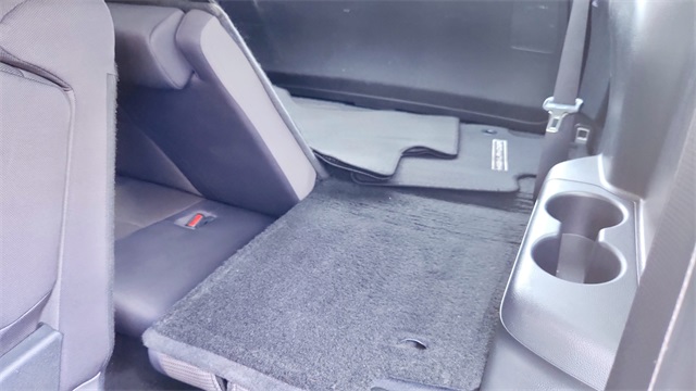 Vehicle image 20 of 34