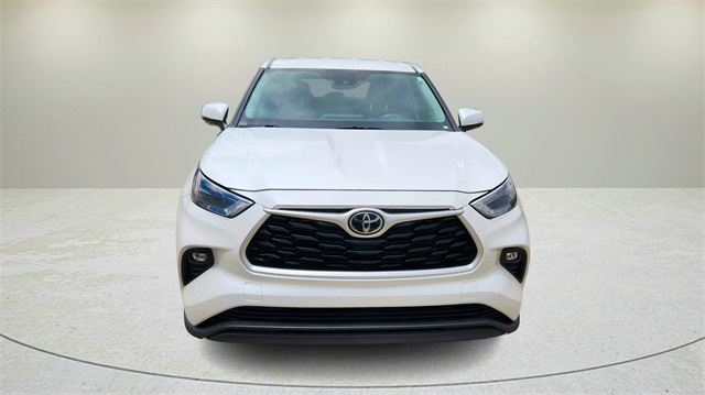 Vehicle image 2 of 34