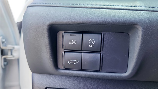 Vehicle image 28 of 34