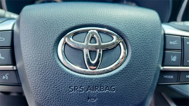 Vehicle image 33 of 34