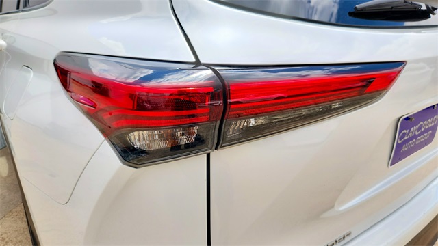Vehicle image 26 of 34