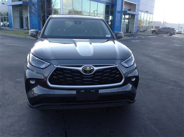 Vehicle image 2 of 37