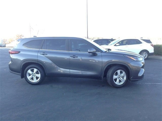 Vehicle image 4 of 37