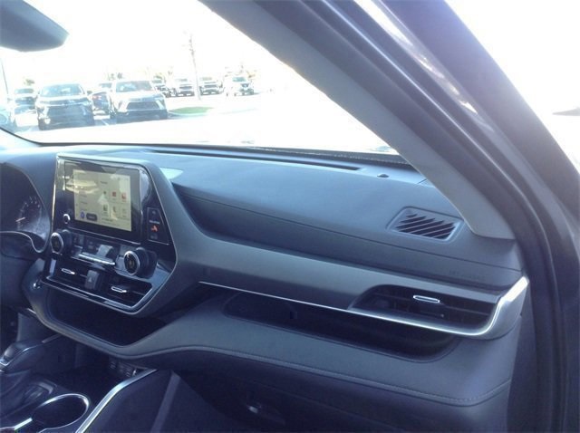 Vehicle image 22 of 37