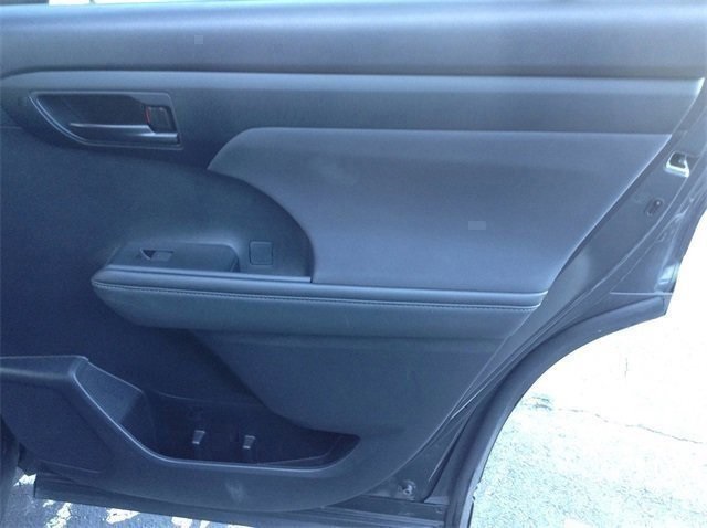 Vehicle image 36 of 37