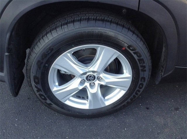 Vehicle image 32 of 37