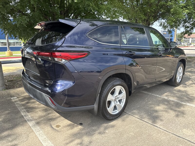 Vehicle image 7 of 33
