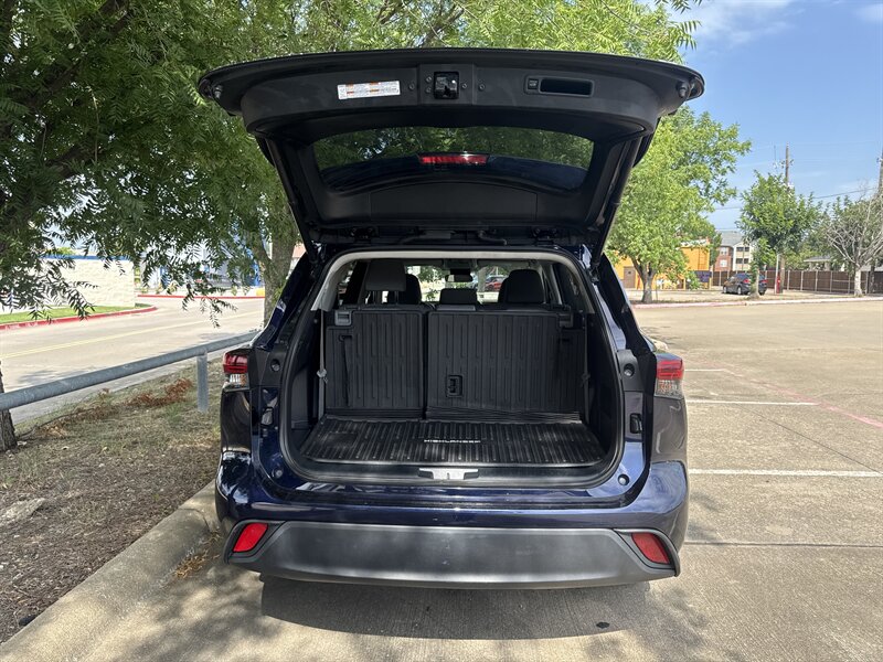 Vehicle image 11 of 33