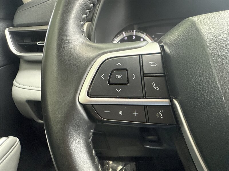 Vehicle image 28 of 33