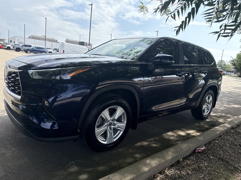 Vehicle image 3 of 33