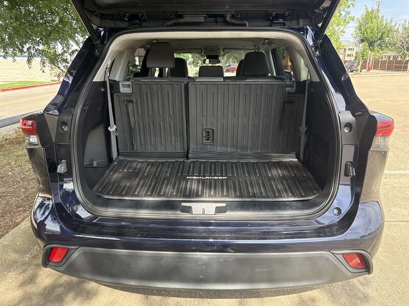Vehicle image 10 of 33