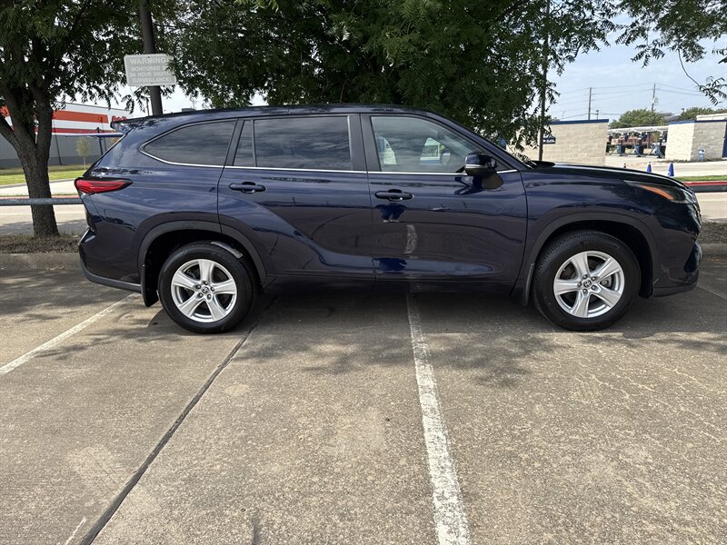 Vehicle image 6 of 33