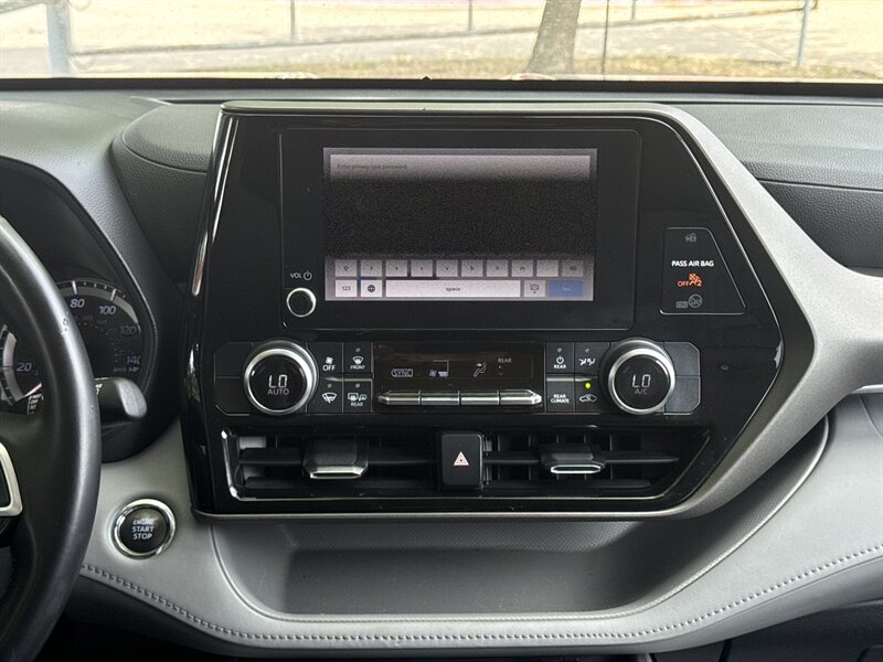 Vehicle image 22 of 33