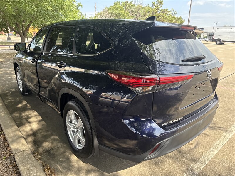 Vehicle image 8 of 33