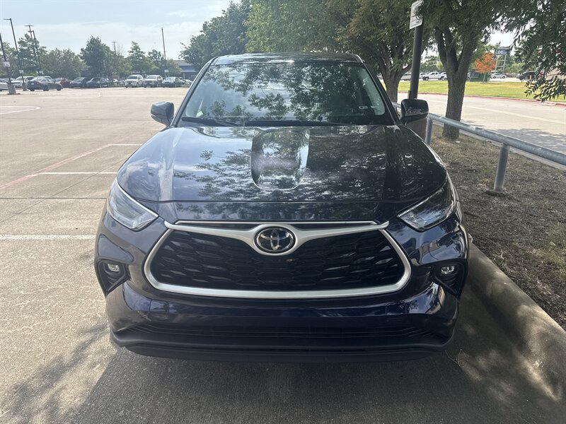 Vehicle image 4 of 33