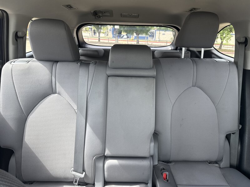 Vehicle image 13 of 33