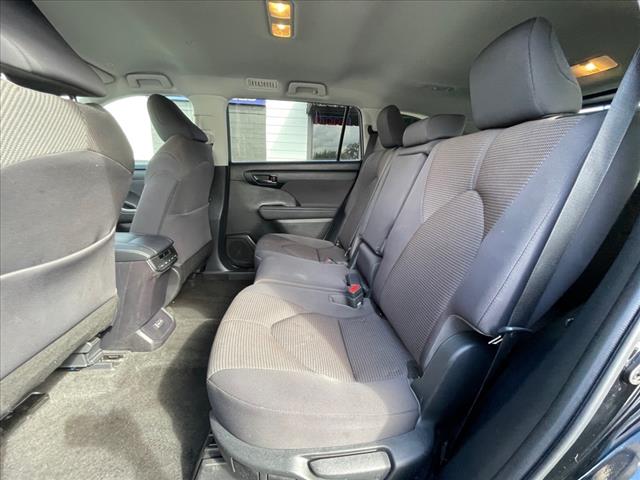 Vehicle image 17 of 30