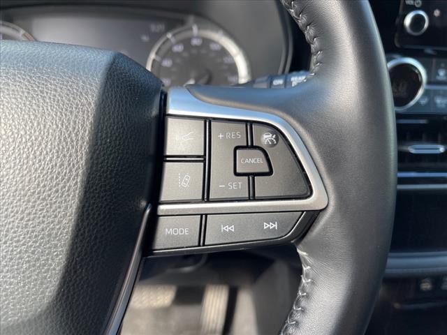 Vehicle image 26 of 30