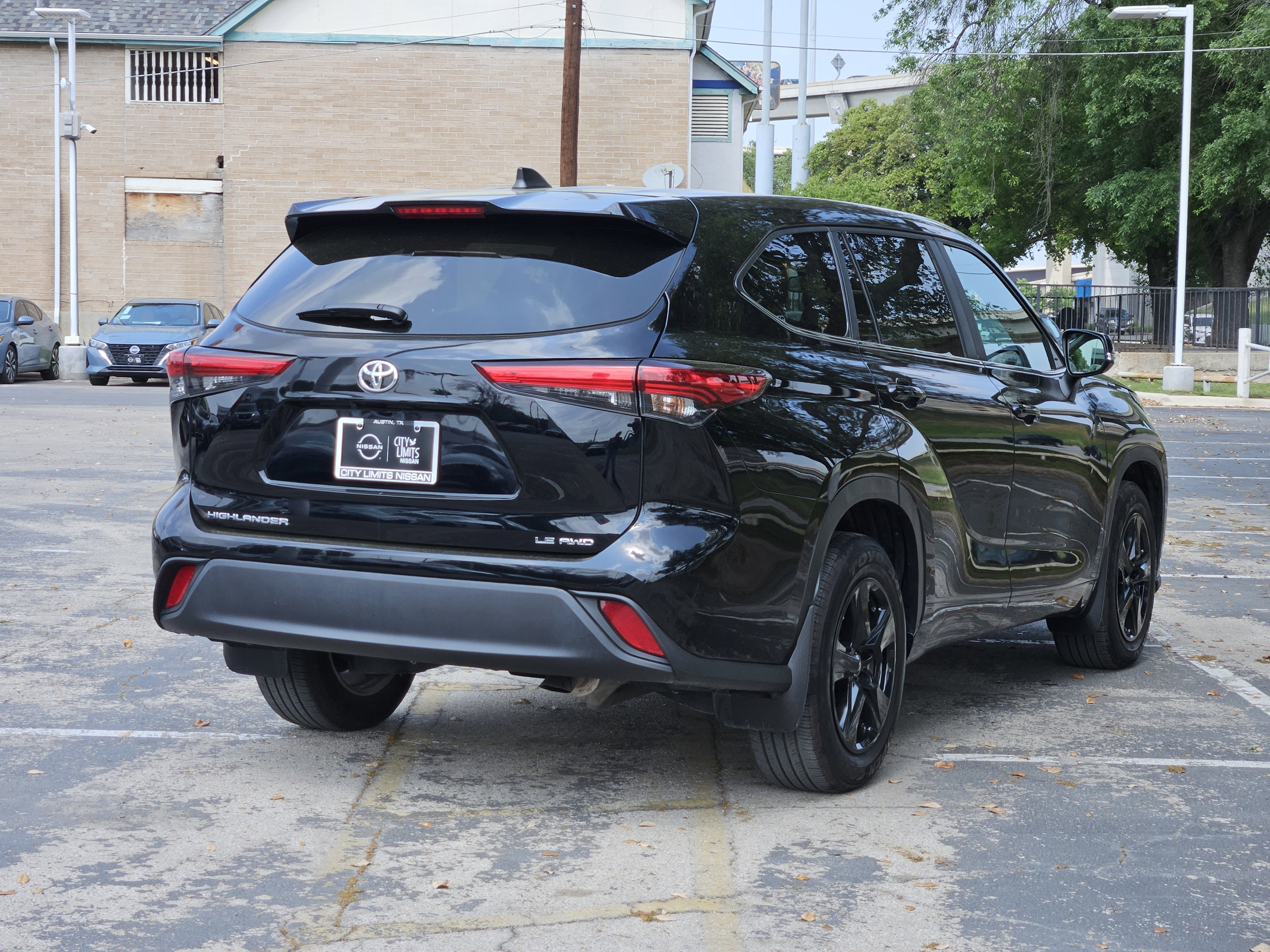 Vehicle image 2 of 24