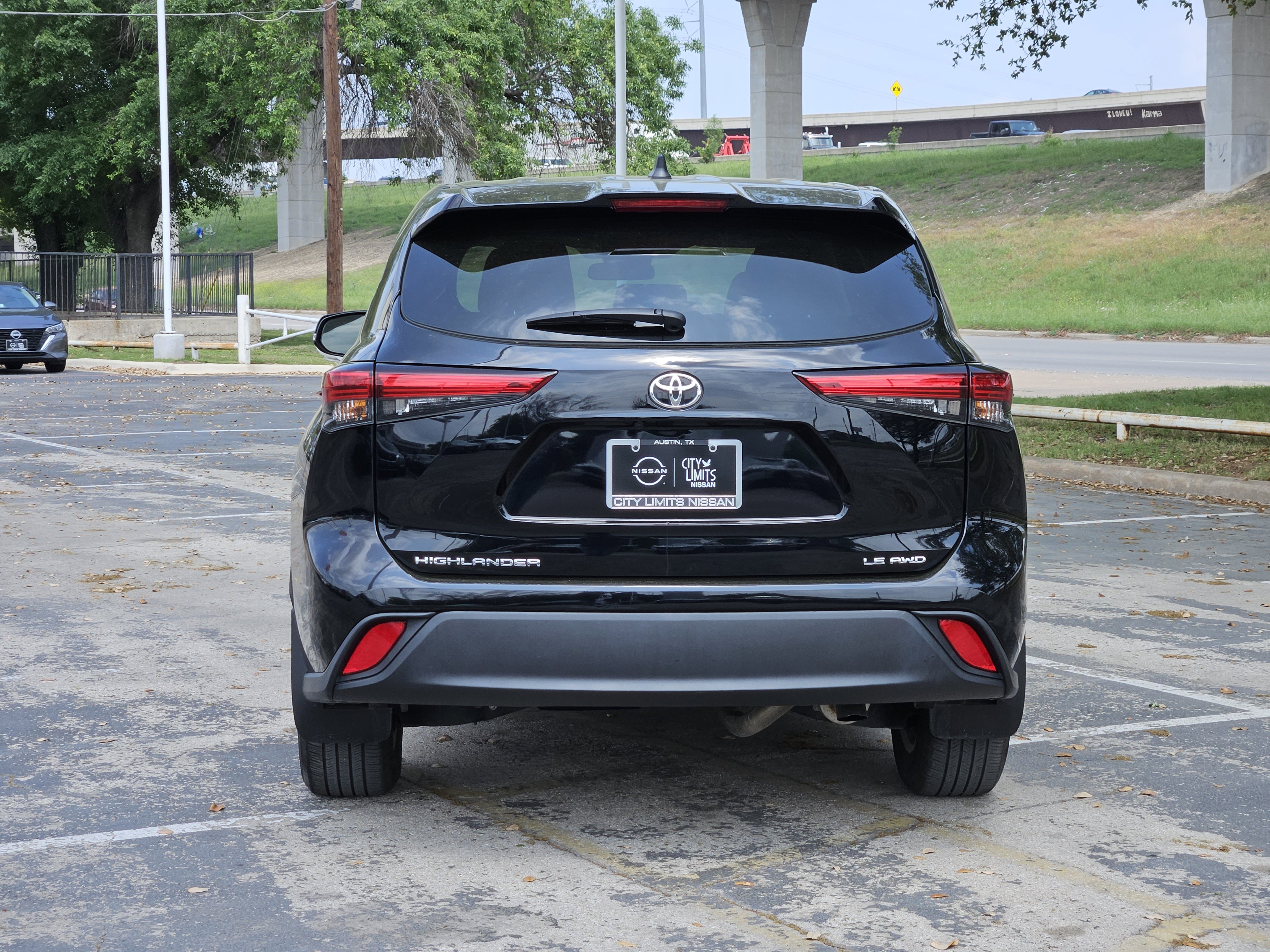 Vehicle image 3 of 24