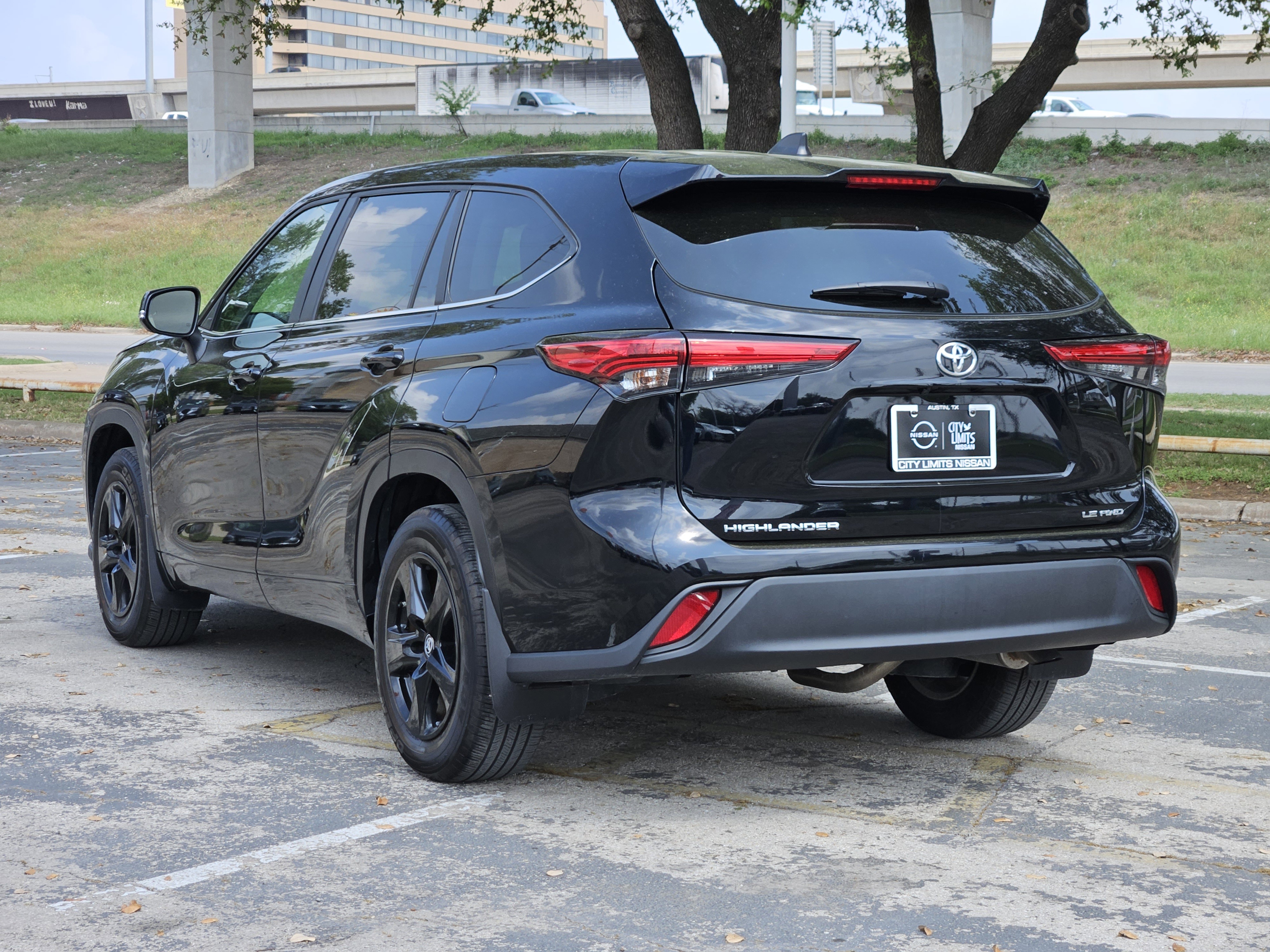 Vehicle image 5 of 24