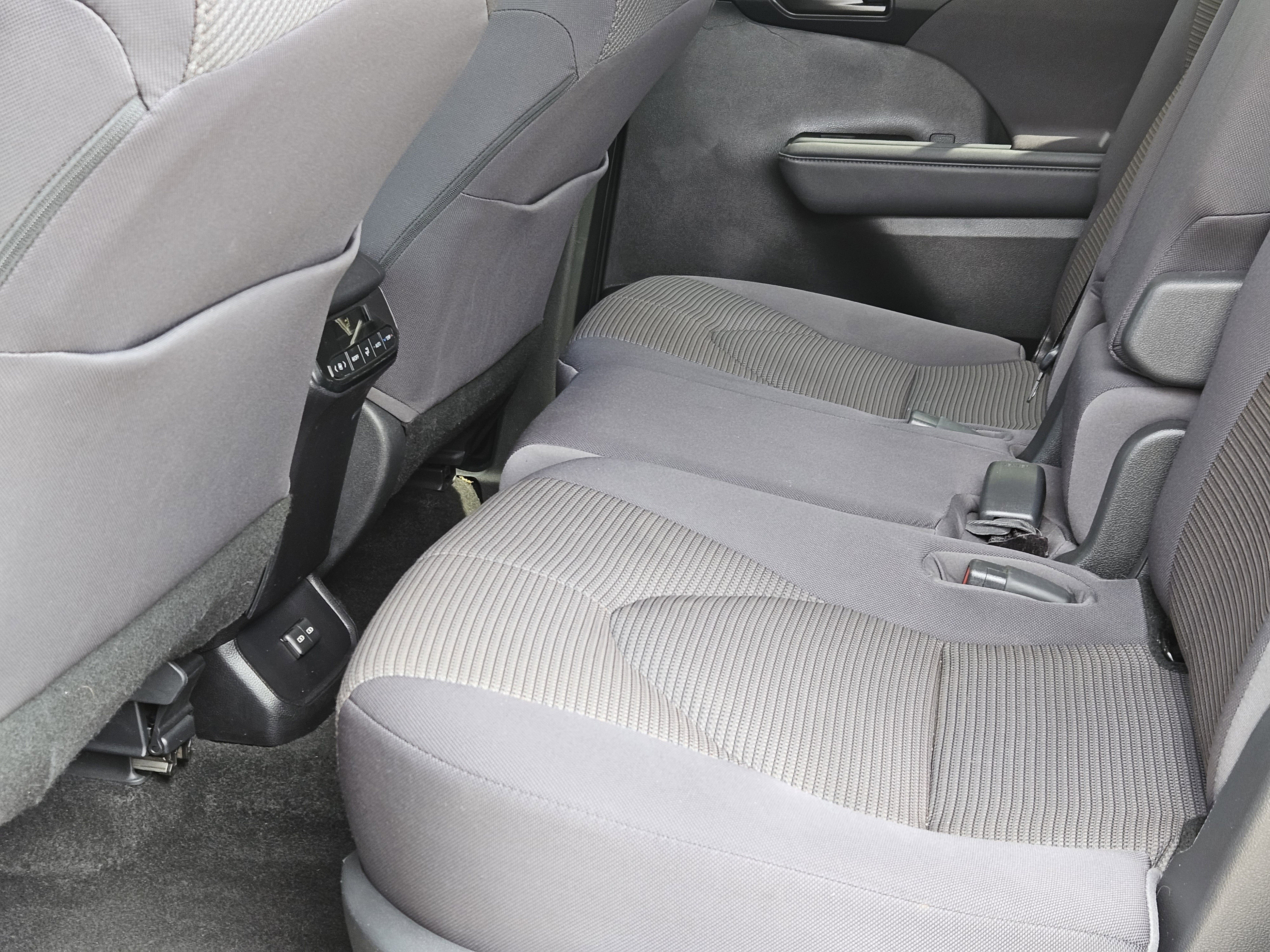 Vehicle image 21 of 24