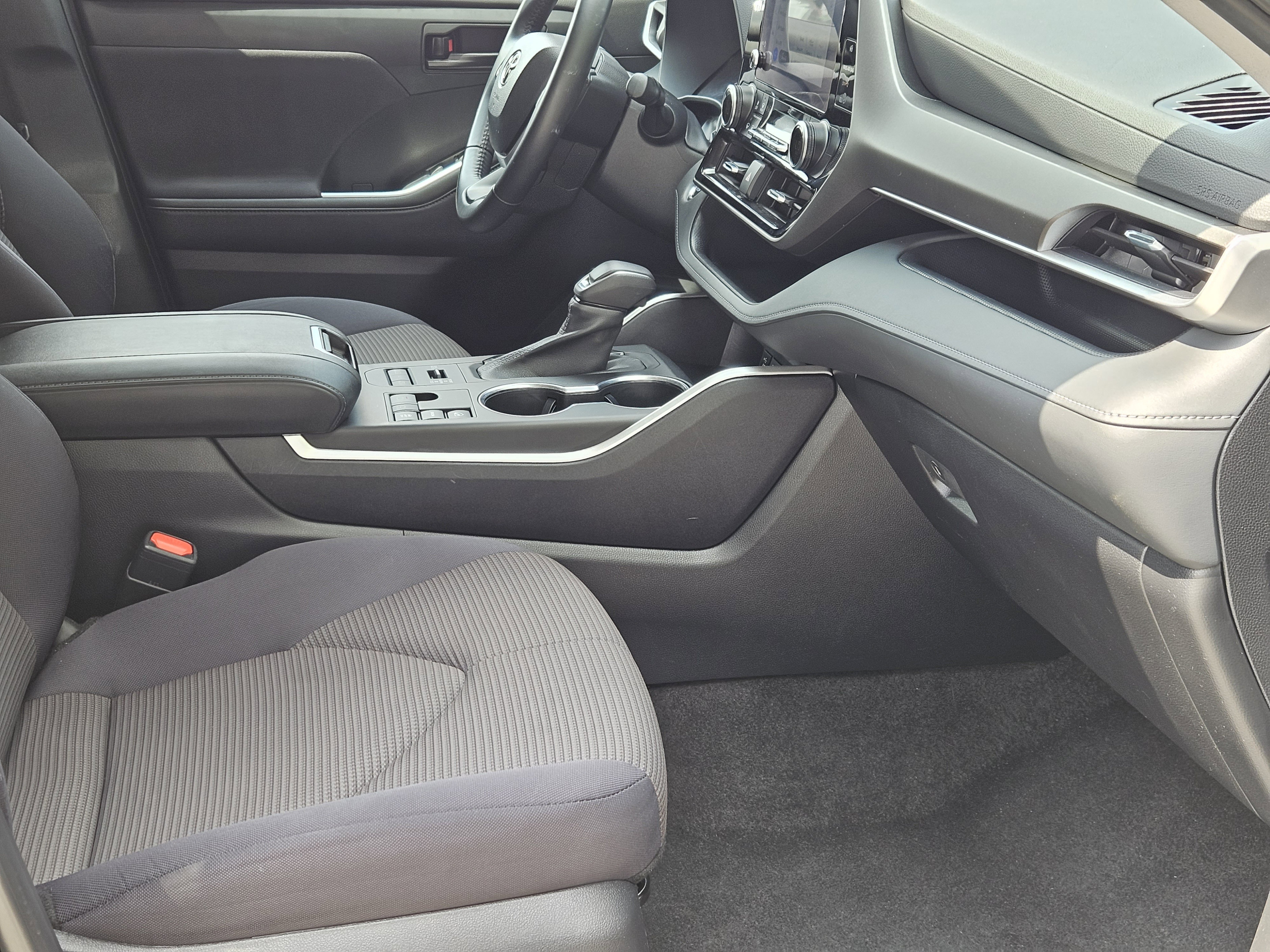 Vehicle image 11 of 24