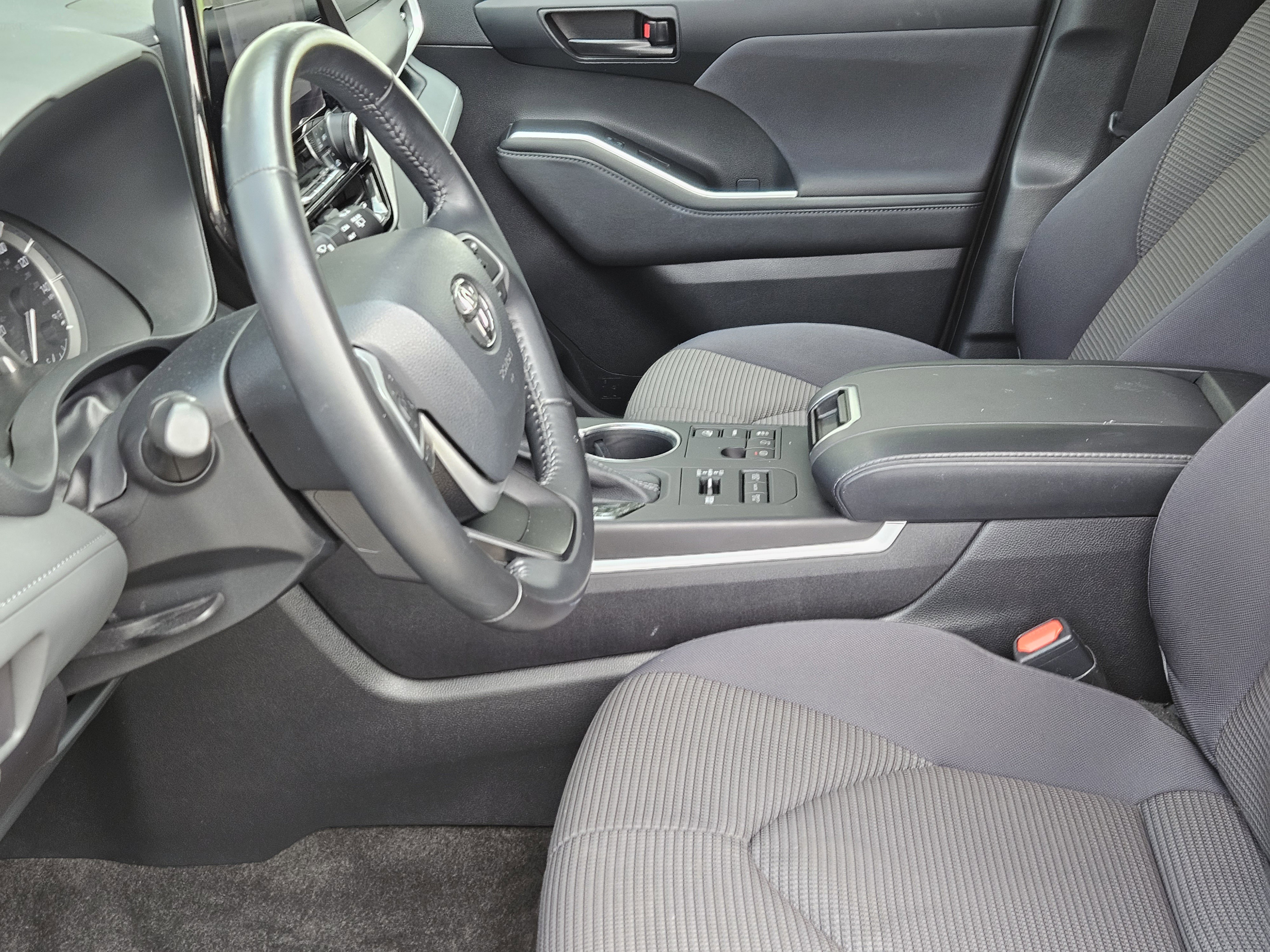 Vehicle image 10 of 24