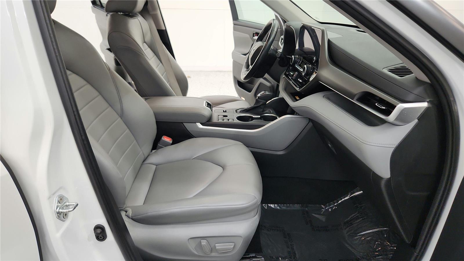 2023 Toyota Highlander XLE Image 18 of 37