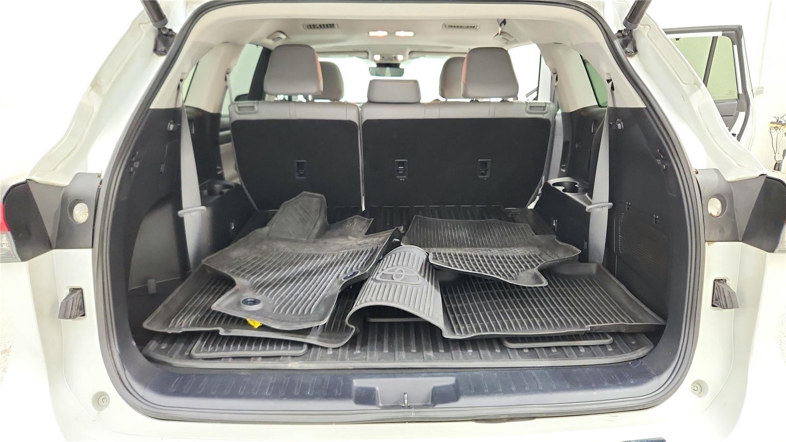 2023 Toyota Highlander XLE Image 14 of 37