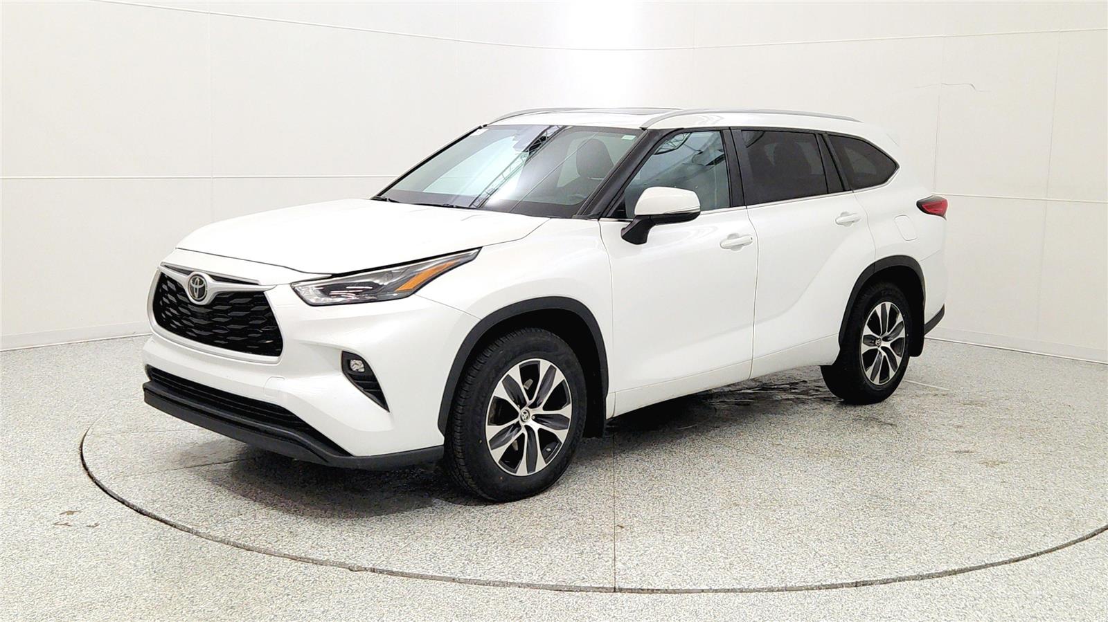 2023 Toyota Highlander XLE Image 1 of 37