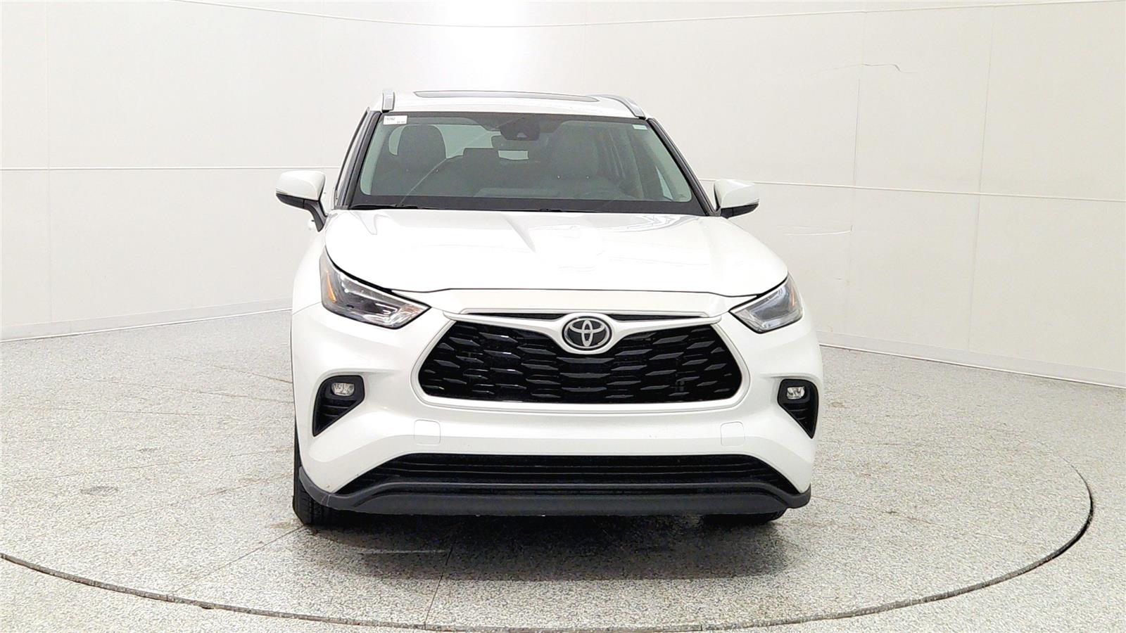 2023 Toyota Highlander XLE Image 3 of 37