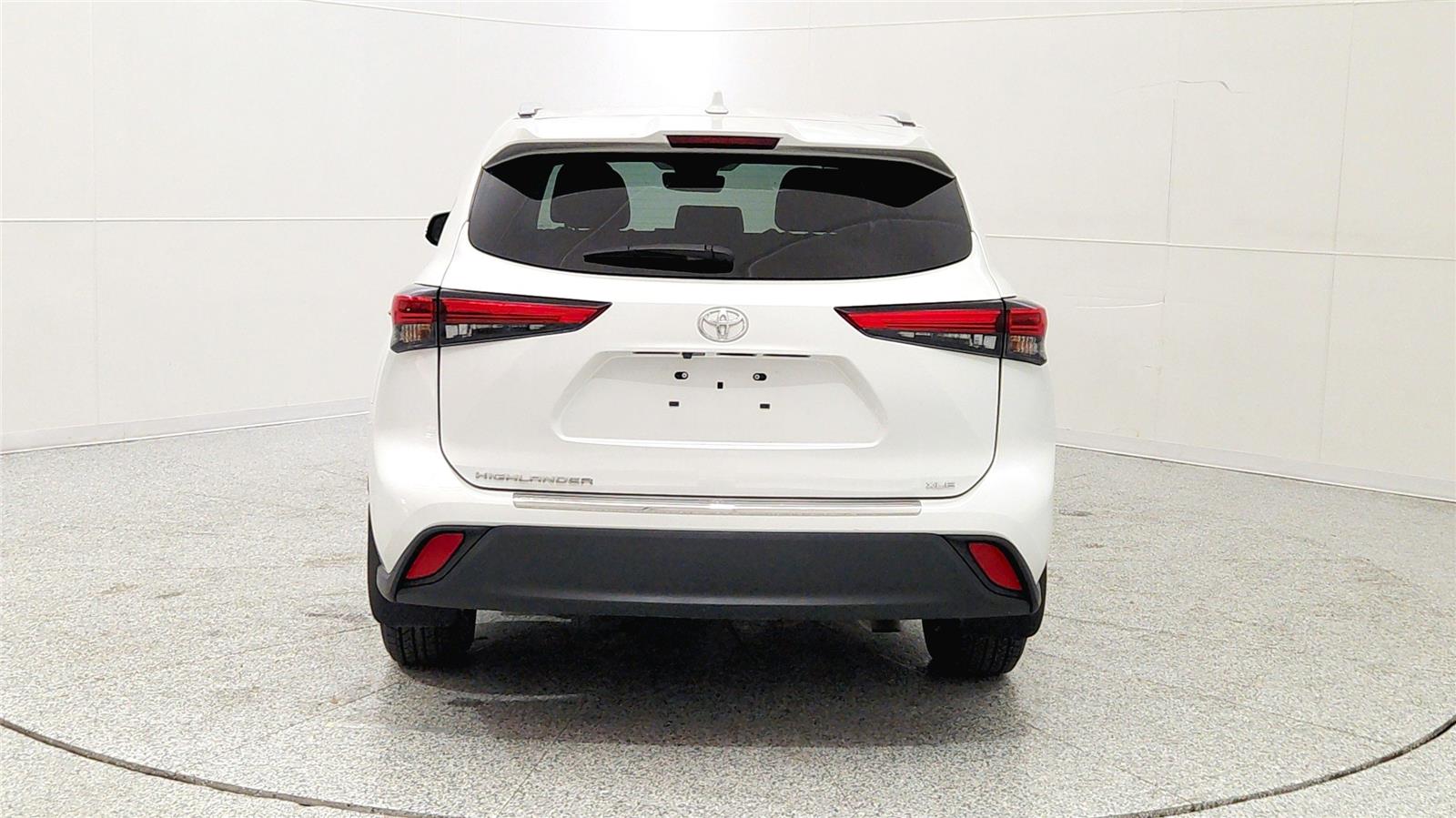 2023 Toyota Highlander XLE Image 9 of 37